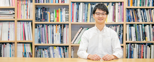 電通クリエーティブXの馬庭さんがこっちを向いている